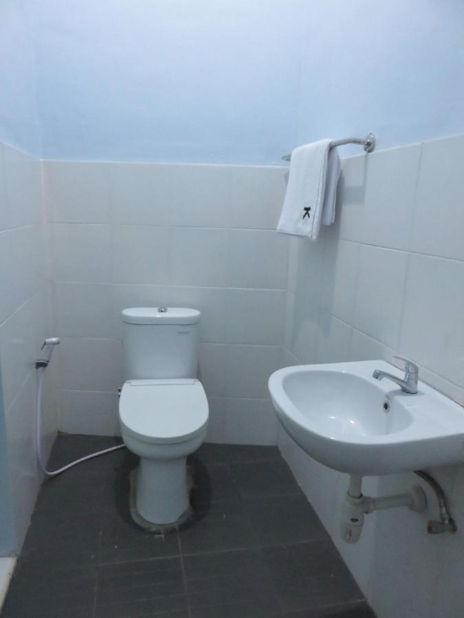 Kumpul Hostel Kuta Legian Exteriör bild