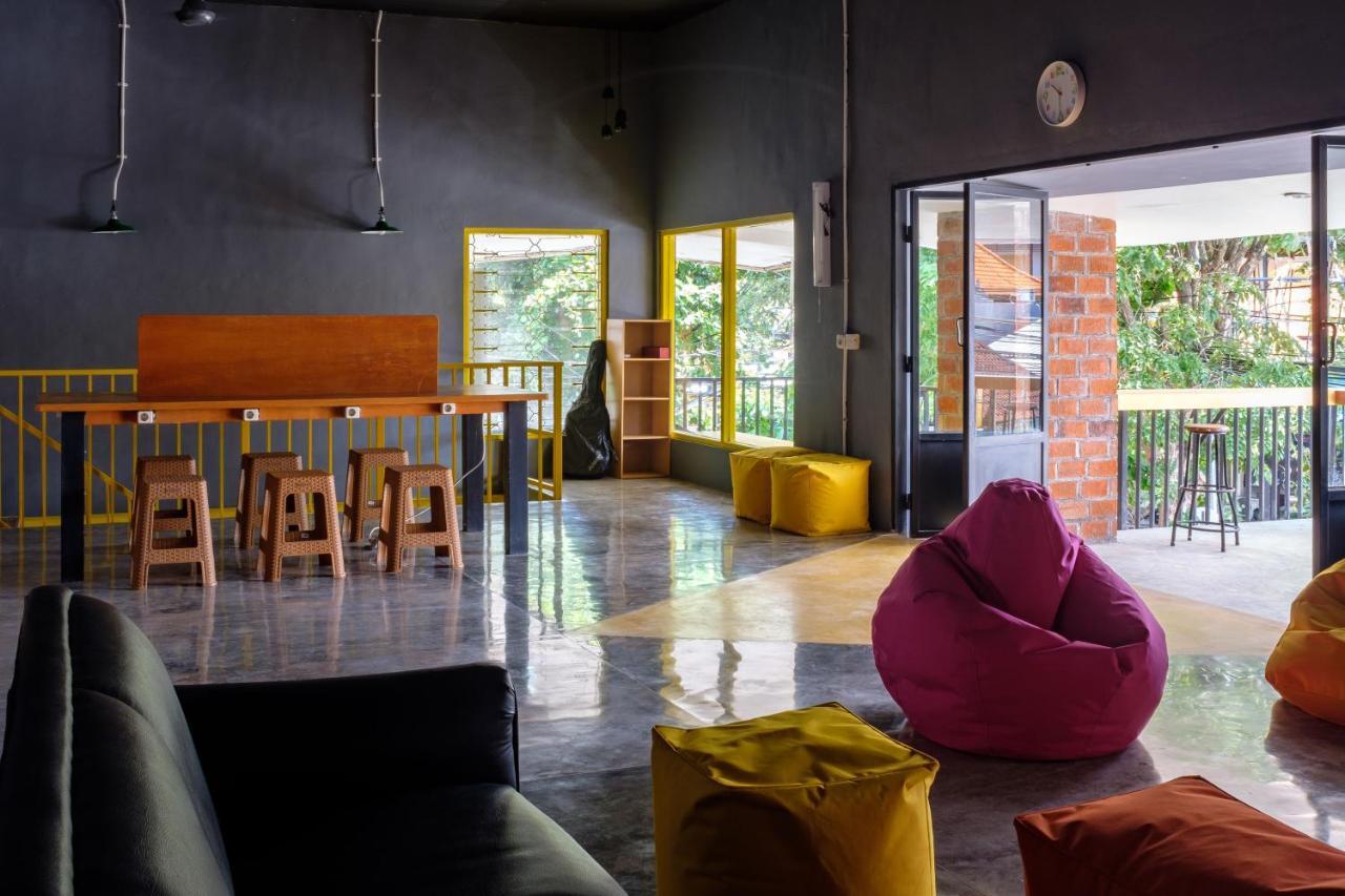 Kumpul Hostel Kuta Legian Exteriör bild