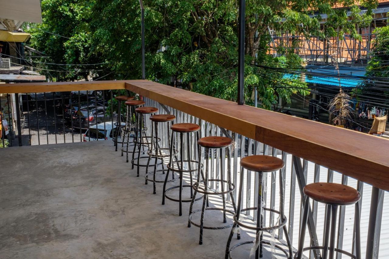 Kumpul Hostel Kuta Legian Exteriör bild