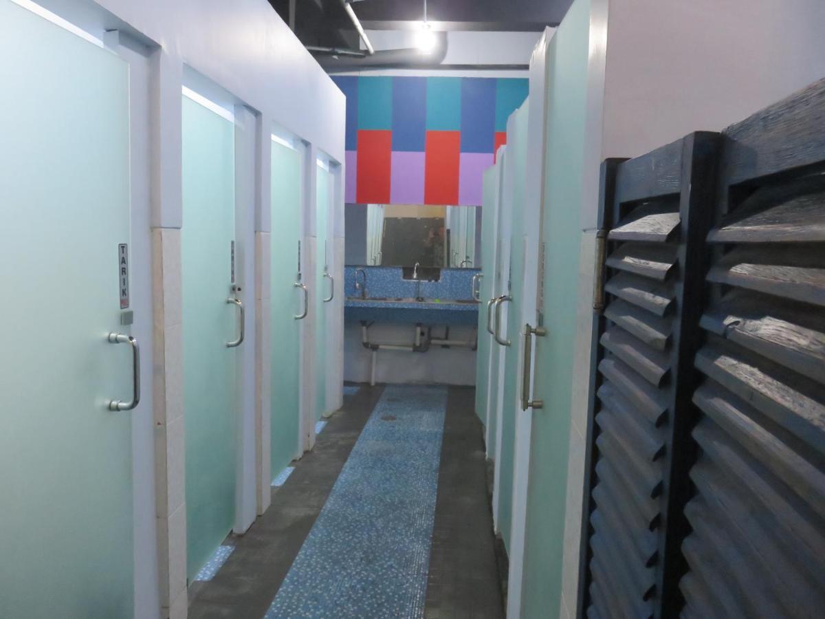 Kumpul Hostel Kuta Legian Exteriör bild