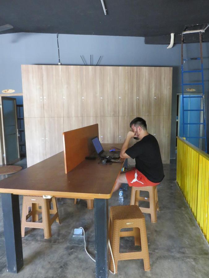 Kumpul Hostel Kuta Legian Exteriör bild