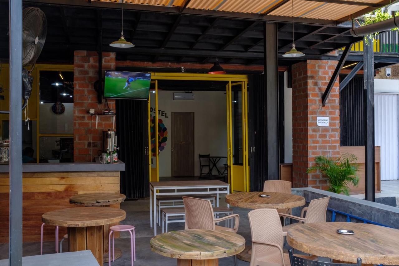 Kumpul Hostel Kuta Legian Exteriör bild