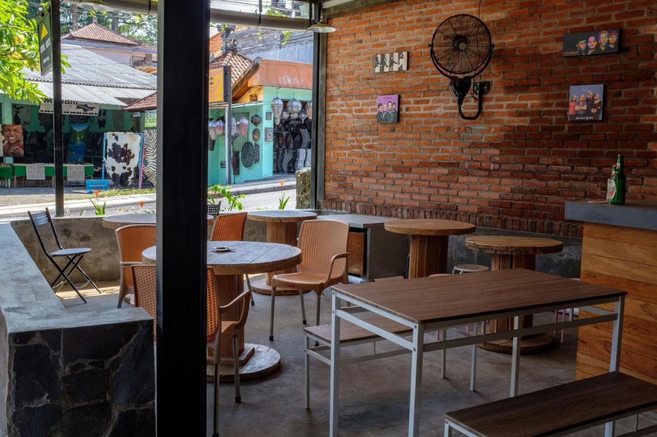 Kumpul Hostel Kuta Legian Exteriör bild