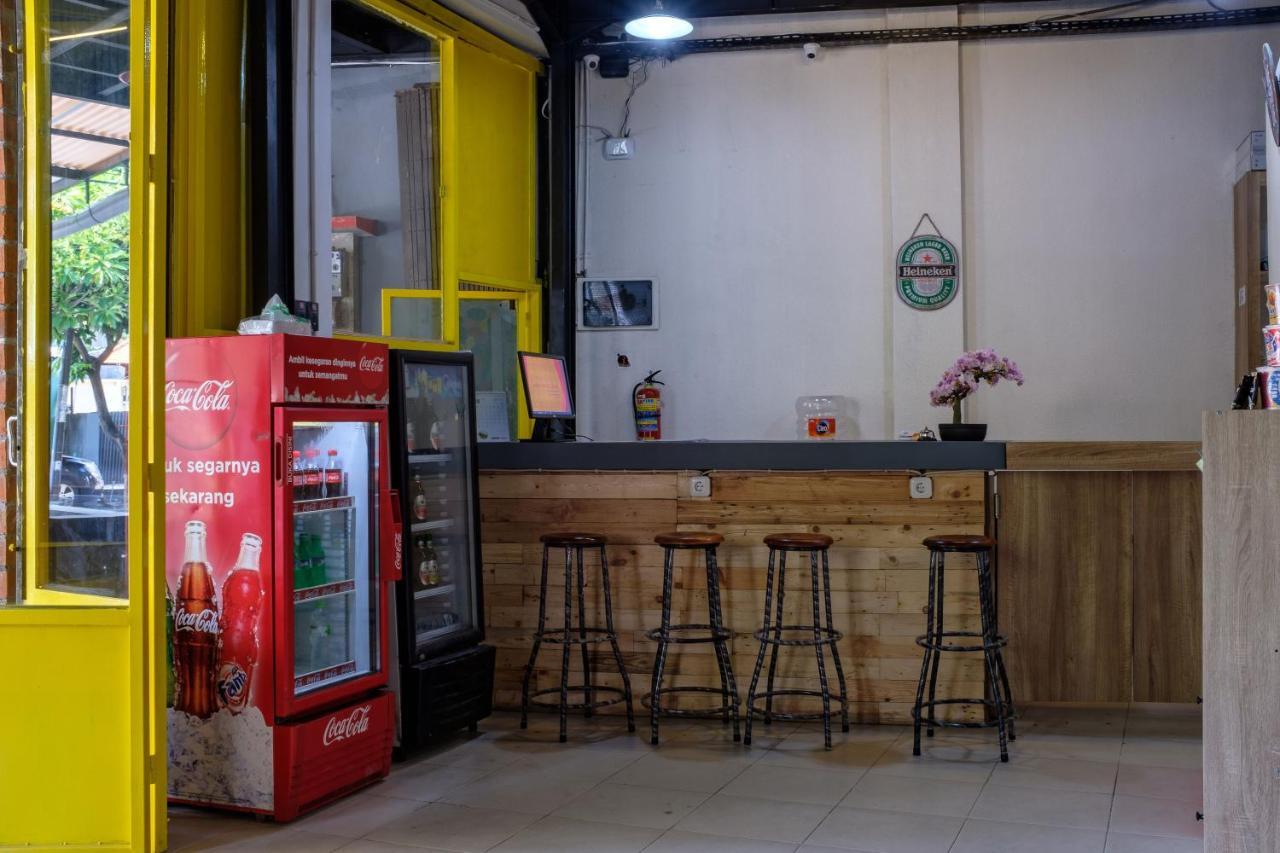 Kumpul Hostel Kuta Legian Exteriör bild